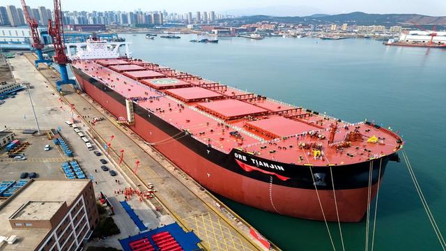 中国拿下50亿巨船订单:排水量高达40万吨,比10艘辽宁号重