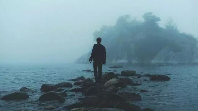 抖音里扎心伤感的句子让男人看了心碎女人看了流泪