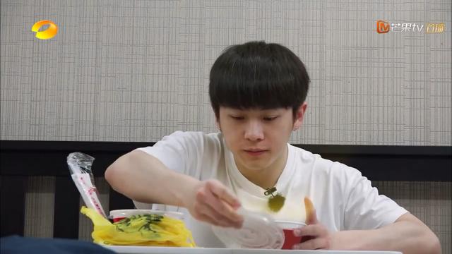 朱雨辰疑似宣布恋情证明我家那小子比亲爱的客栈靠谱