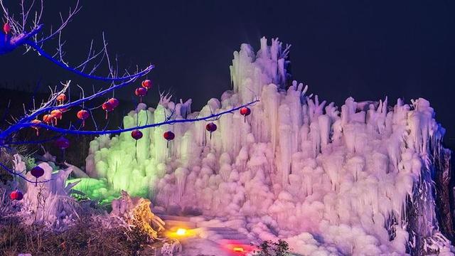 夜游洛阳万安山,七彩冰挂也醉人