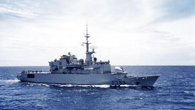 作为一艘护卫舰,被海警船赶走,法国要知耻啊~不过马克龙此举其实也