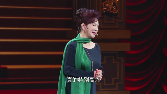 说到蔡明,就能想到春晚小品,在春晚舞台上,很多老艺人逐渐离开,但是