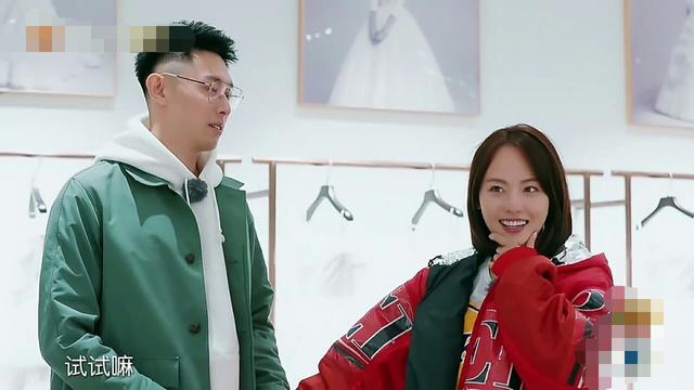 张嘉倪首度带老公买超上节目,打篮球,买婚纱甜度超过偶像剧