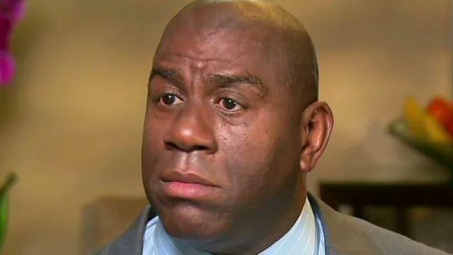 湖人弃少分别打出了代表作,篮球有毒的特派记者wojfakenewski把话筒塞