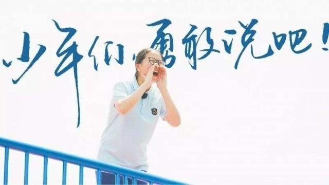 就是由芒果台推出的《少年说》,这档综艺的对象是一群正在上学的