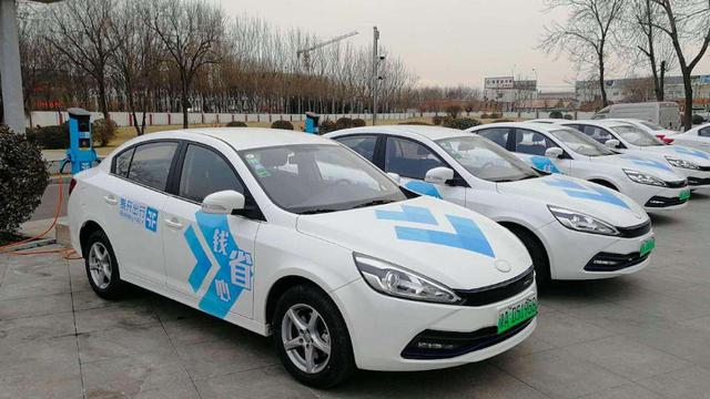 杭州钱塘江附近现大型共享汽车坟场多达5000辆汽车被废弃