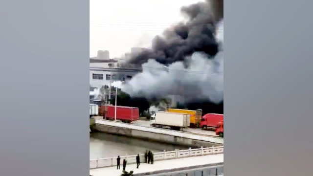昆山工厂爆炸:江苏昆山工厂车间起火致7死5伤 事故原因正在调查