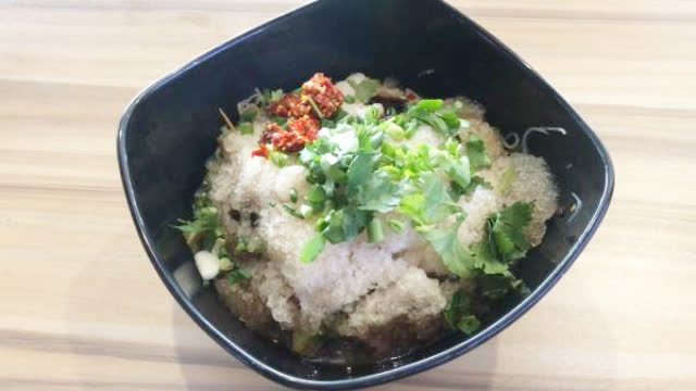 冰镇麻辣烫:高校食堂推冰镇麻辣烫:解暑还不拉肚子