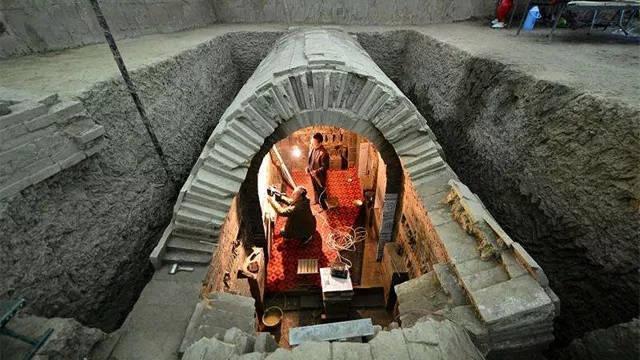 此地建医院挖出古墓,出土女尸为何2千年不腐?专家给出惊人答案