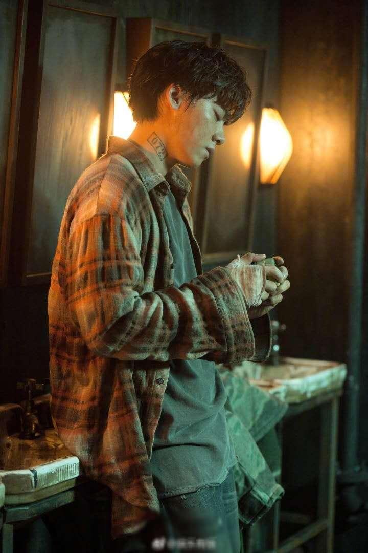 李易峰《动物世界》全网上线,演技大受好评,耗了一年时间值得