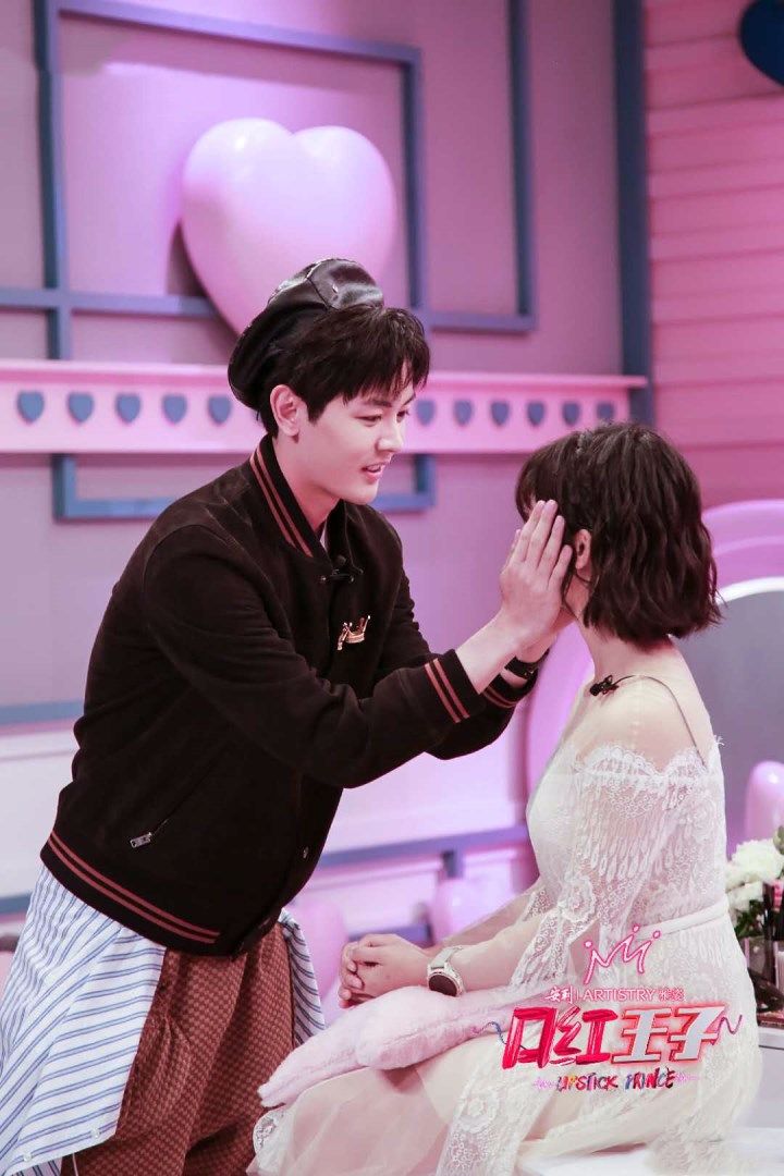 《口红王子》费启鸣沈月成新cp?一举一动甜到齁,网友表示成了