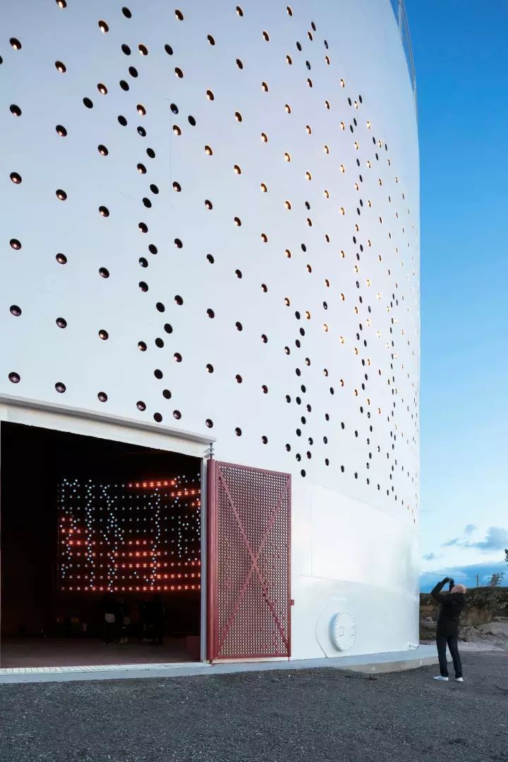 无缝幕墙铝板是什么?幕墙铝板让你的外部空间变得无比漂亮!