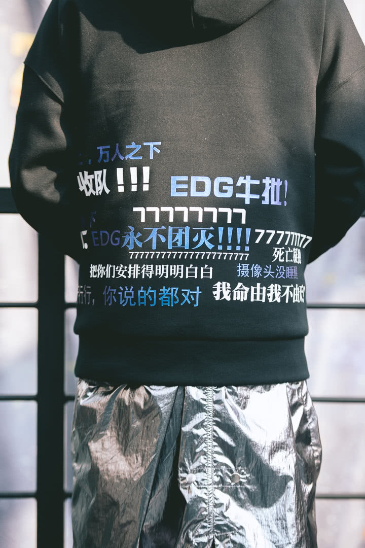 edg和李宁跨界合作厂长帅气登场衣服后面的文字亮了