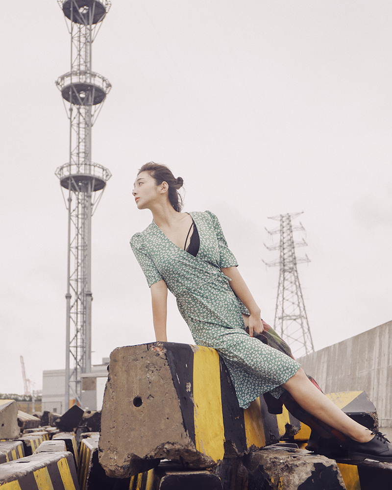 尹雨航写真曝光清新柔美散发青春气息|气息|尹雨航|淡绿色_新浪新闻