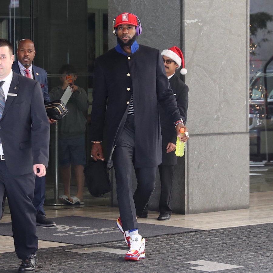 作为 lebron 3 中从未市售过的经典 pe 配色,红,蓝,黄,白超人的