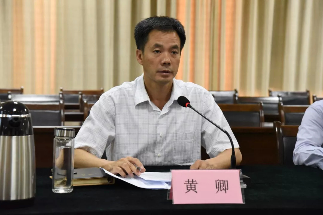 听取了中原区政府主要领导的表态发言后,郑州市副市长黄卿发表讲话