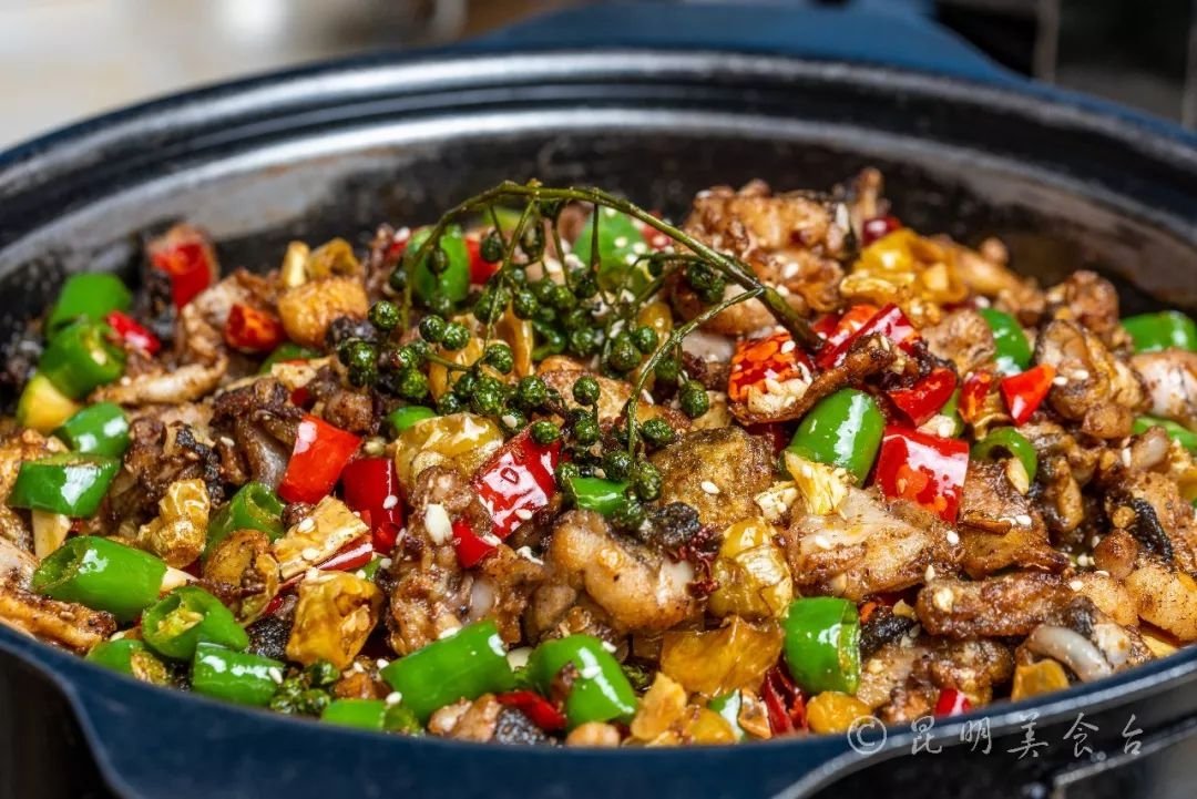 昆明超适合拍拖约会的餐厅,发源于狭窄小巷里,不吃一次亏大了|干锅