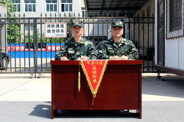 秋冬之际,武警北京市总队某部针对军事重难点科目狠抓训练,围绕打赢