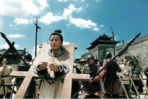 韩延寿不忍心拒绝,虽然每个人的酒只喝一口,也得喝了六七斤酒,最后韩