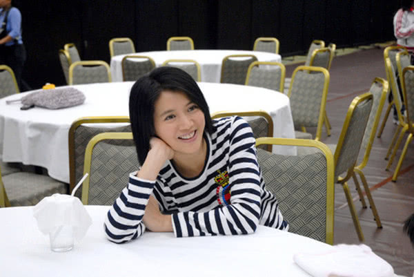 《妻子的浪漫旅行2》路拍流出,章子怡平易近人