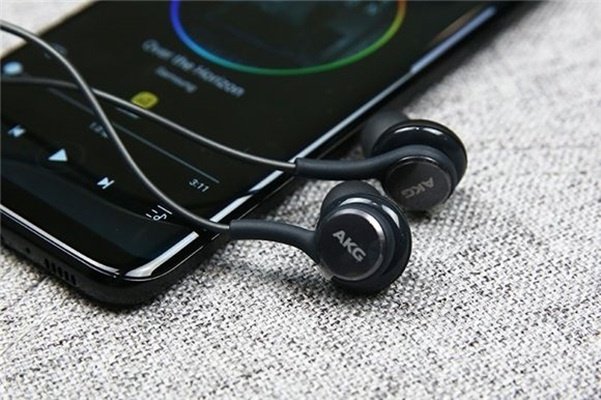 三星附送耳机卖600akg这个标就值550