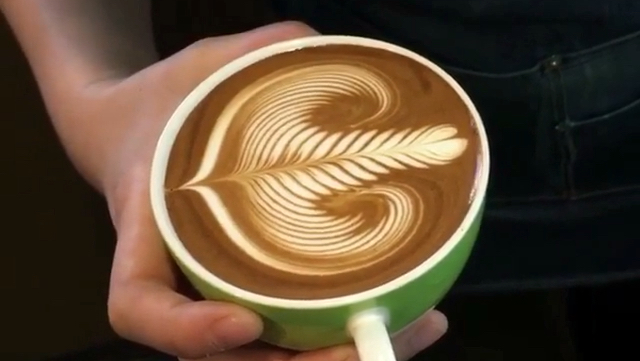 咖啡拉花咖啡拉花欣赏,观众老爷们看下这杯能给打几分?