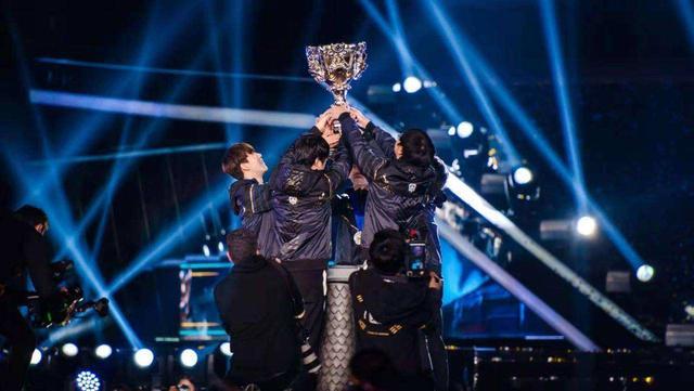 ig夺冠自然是一件值得庆贺的事请,不仅扬眉吐气了一把,还能有机会让