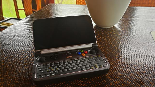 玩家diy外星人掌上游戏机打开一看原来内有乾坤