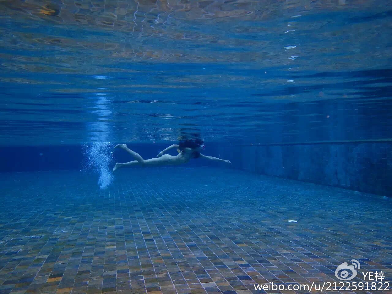 艳福不浅马尔代夫水下偷拍美人鱼