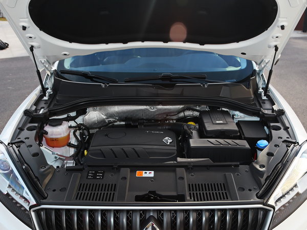 宝沃汽车  28T 7座四驱旗舰型 发动机舱