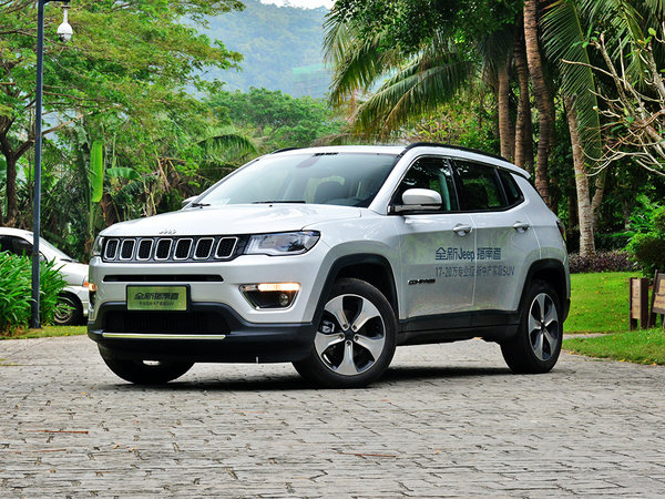 广汽菲克  200T 左前正45度