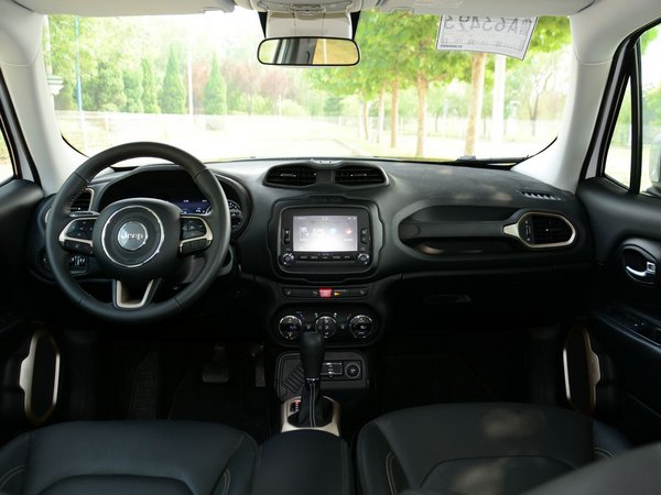 广汽菲克  1.4T 大中控全景