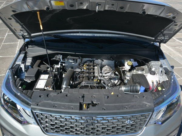 长安乘用车  1.5T 发动机舱