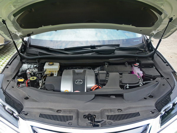 雷克萨斯  RX 450h 发动机舱