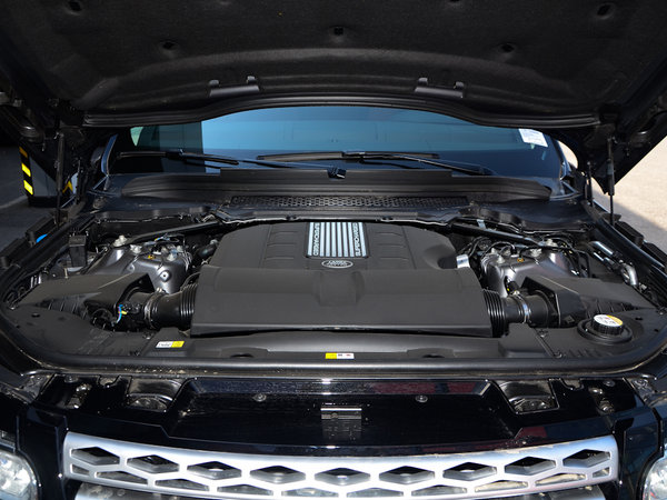 路虎  3.0 发动机舱