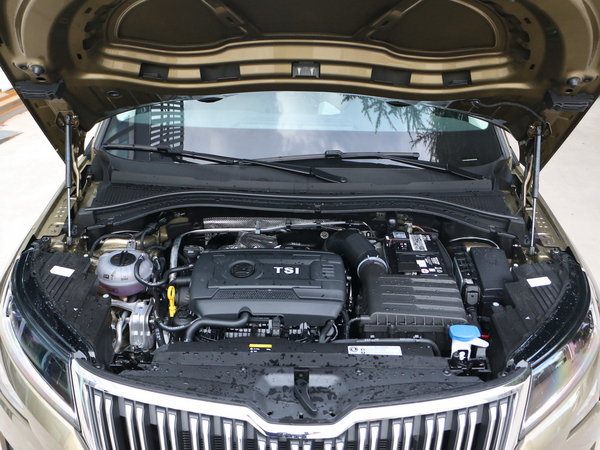 斯柯达  TSI330 发动机舱