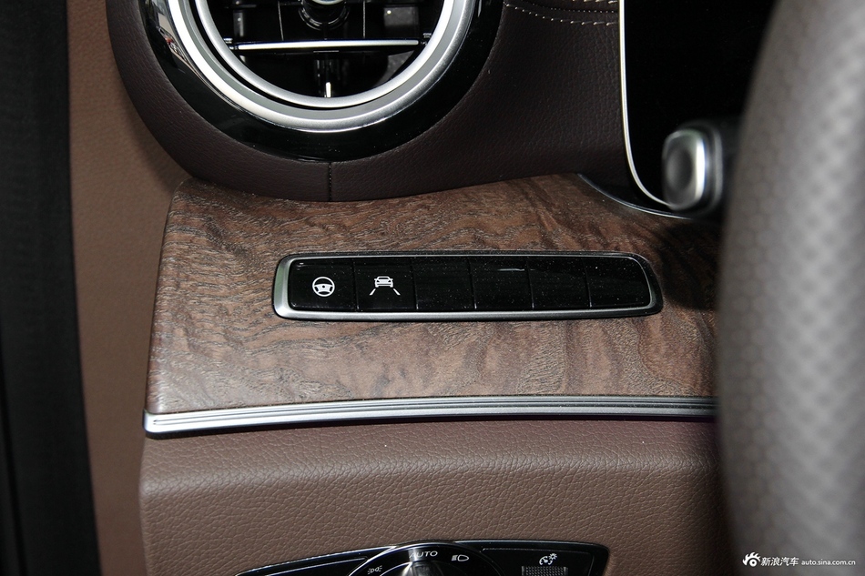 2017款奔驰E级3.0T自动 320 L 4MATIC