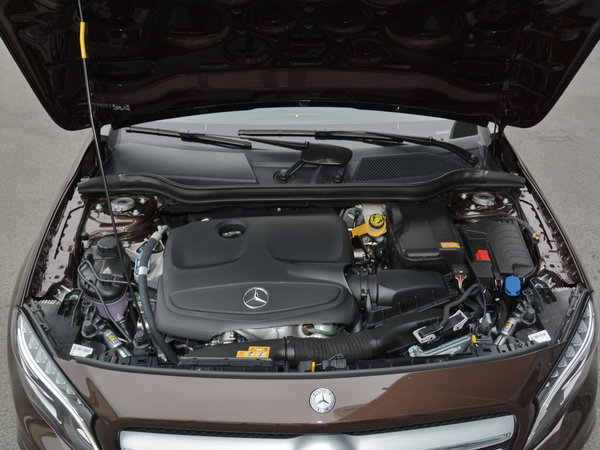 北京奔驰  GLA200 发动机舱