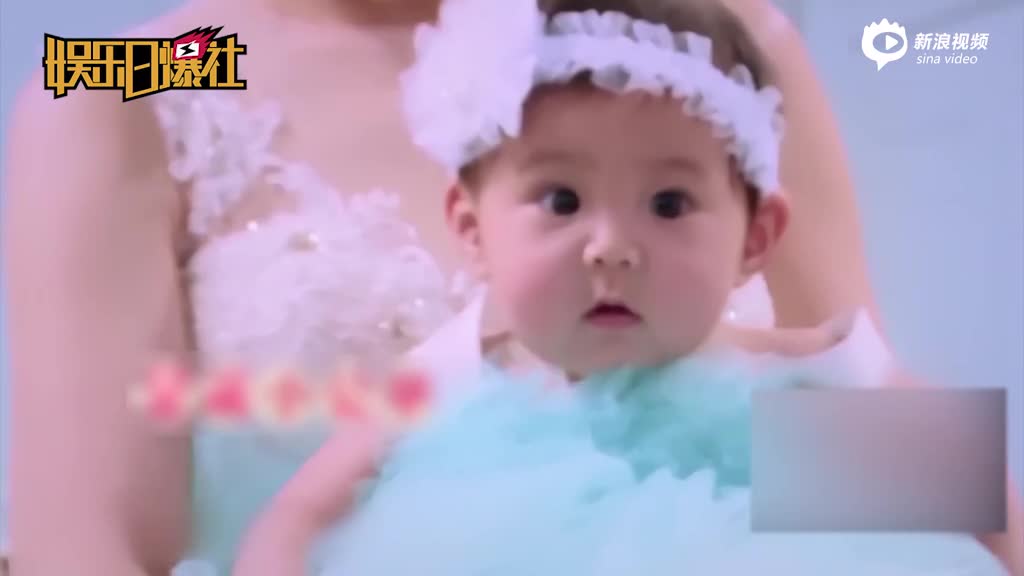 贾静雯晒合影感恩家人守护