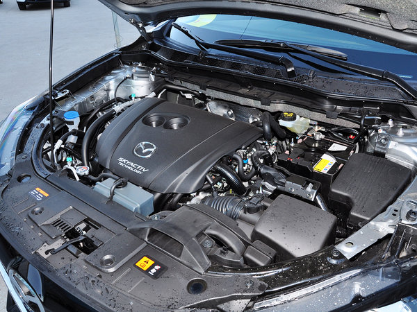 长安马自达  2.0L 自动 发动机主体特写