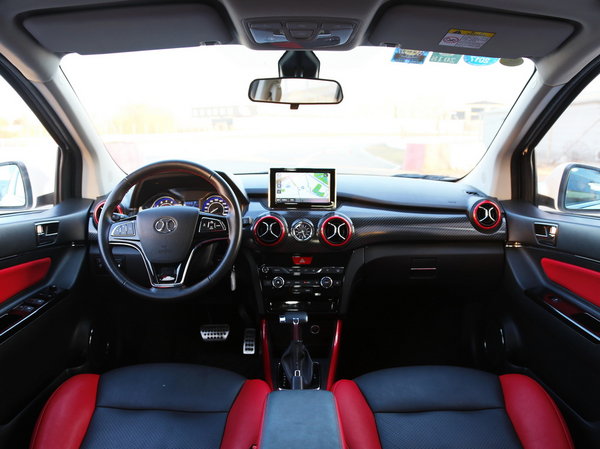 北汽绅宝  1.5L 大中控全景