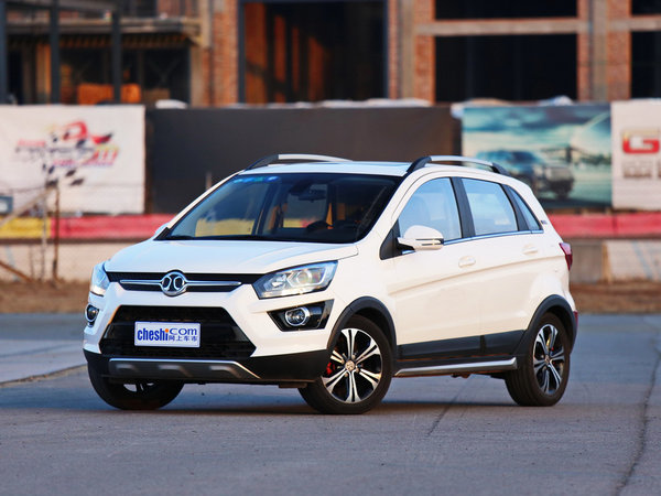 北汽绅宝  1.5L 左前正45度