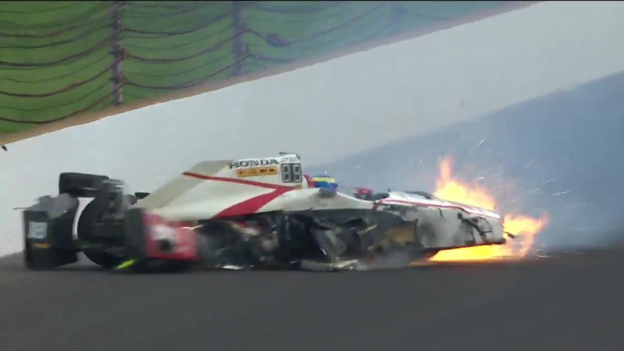视频-INDY500博尔戴严重撞车