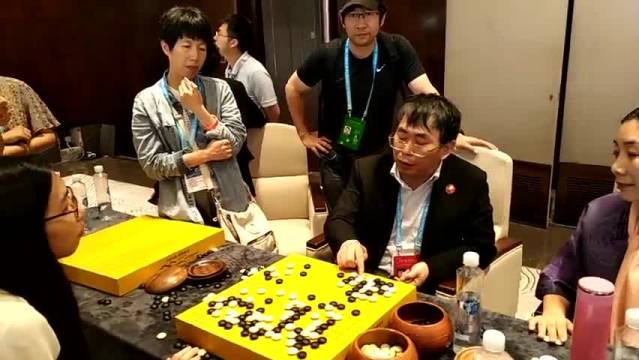 聂卫平回顾开局阿尔法围棋招