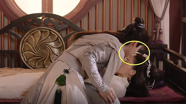 鹿晗,古力娜扎《择天记》果奶cp吻戏ng花絮