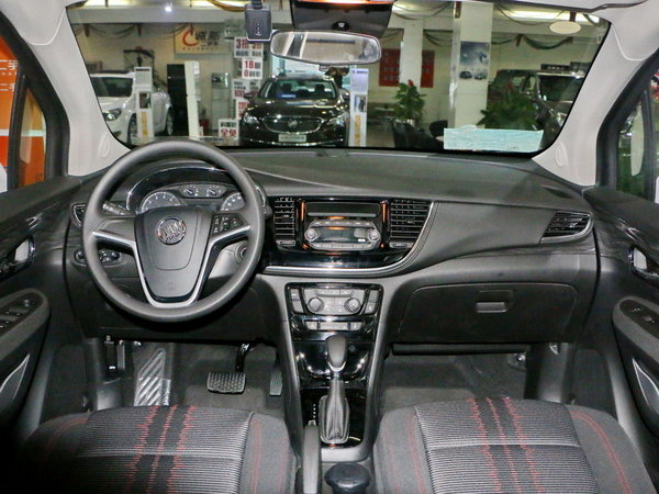 别克  18T 大中控全景