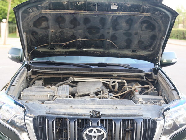 一汽丰田  2.7L 自动 发动机舱