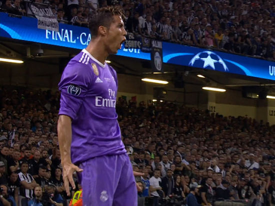 C罗推射死角首开纪录