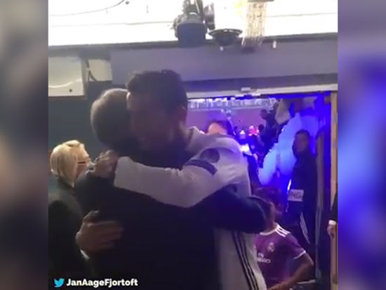 C罗弗格森赛后拥抱