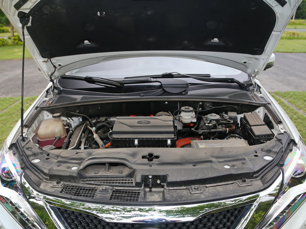 比亚迪  2.0T 车辆发动机舱整体